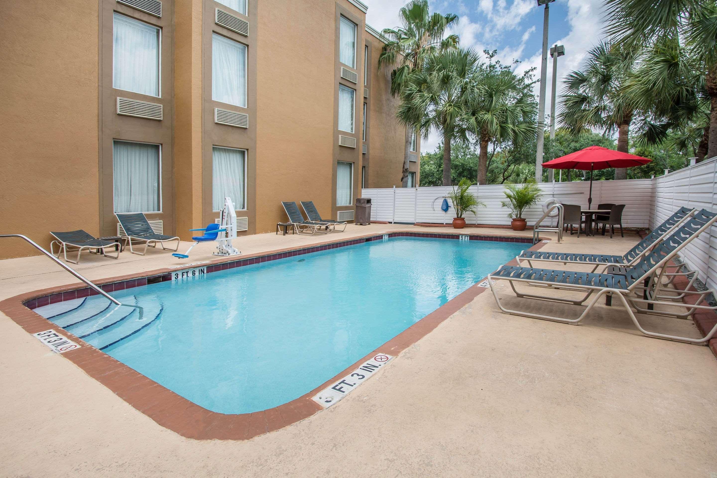 Comfort Inn & Suites Fort Lauderdale West Turnpike Lauderdale Lakes Bagian luar foto