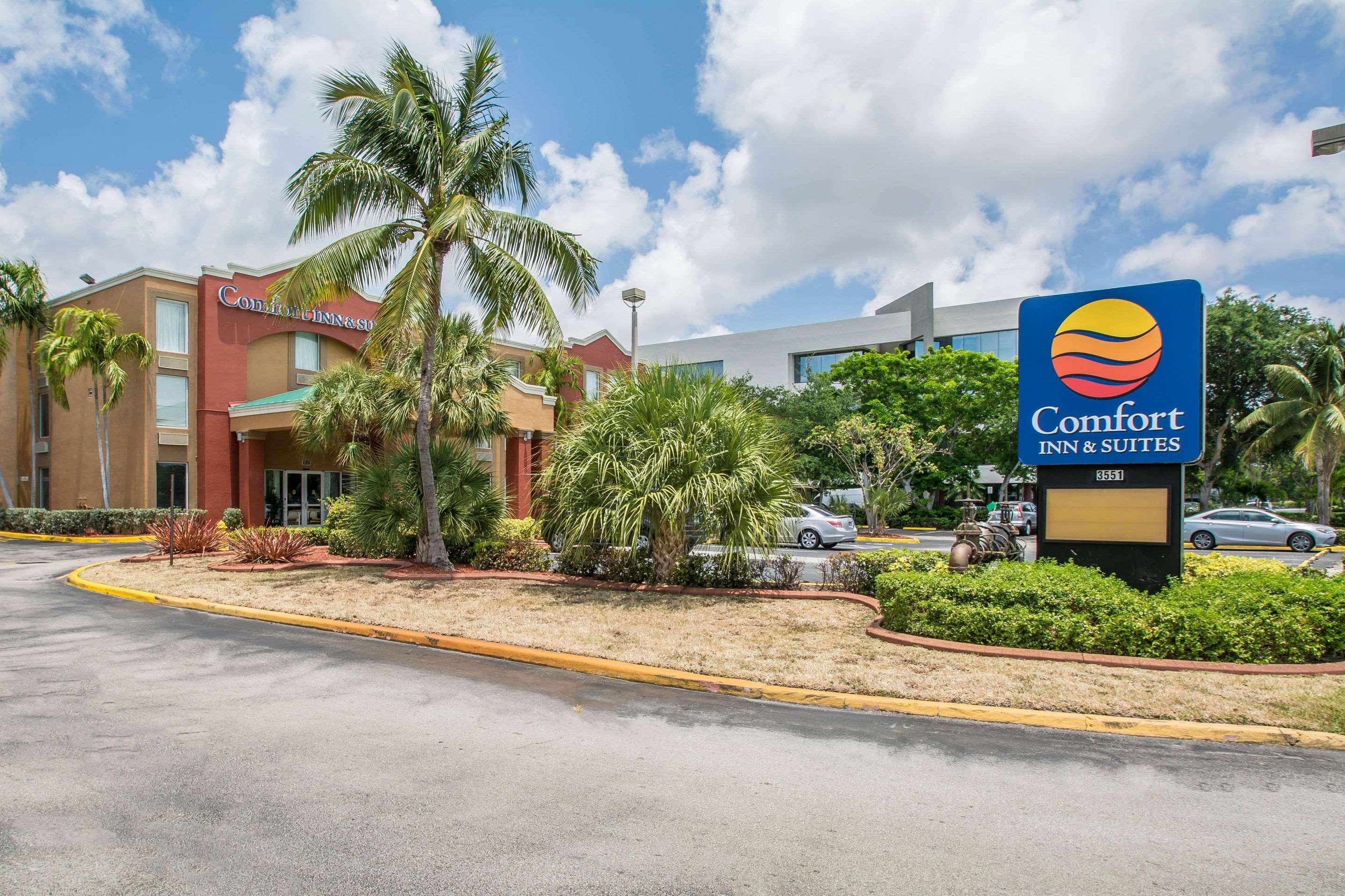 Comfort Inn & Suites Fort Lauderdale West Turnpike Lauderdale Lakes Bagian luar foto