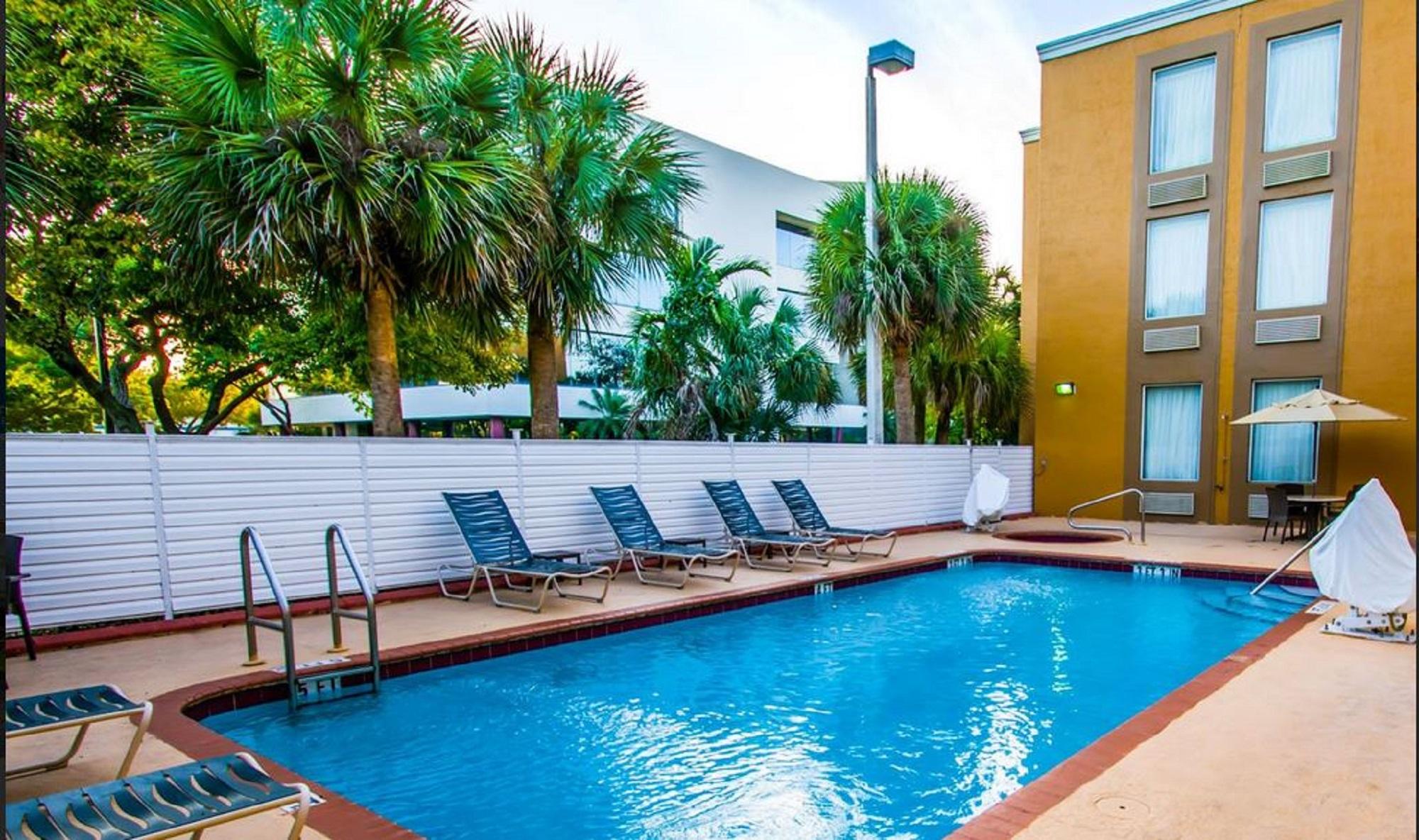 Comfort Inn & Suites Fort Lauderdale West Turnpike Lauderdale Lakes Bagian luar foto