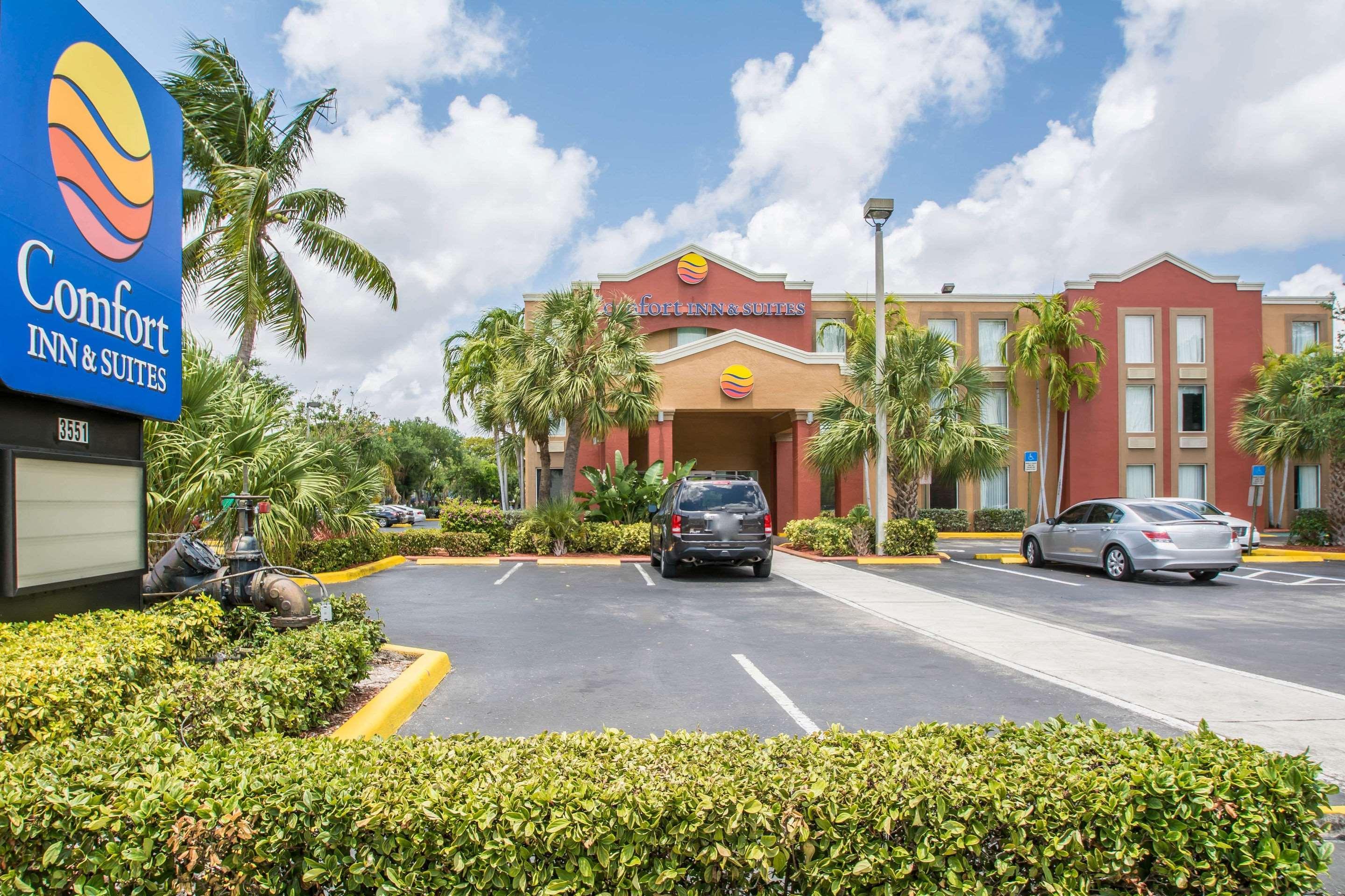 Comfort Inn & Suites Fort Lauderdale West Turnpike Lauderdale Lakes Bagian luar foto