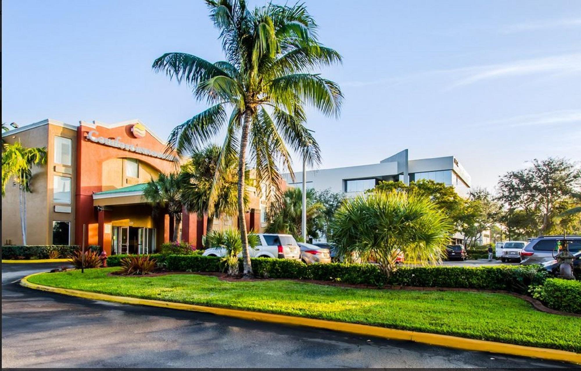 Comfort Inn & Suites Fort Lauderdale West Turnpike Lauderdale Lakes Bagian luar foto