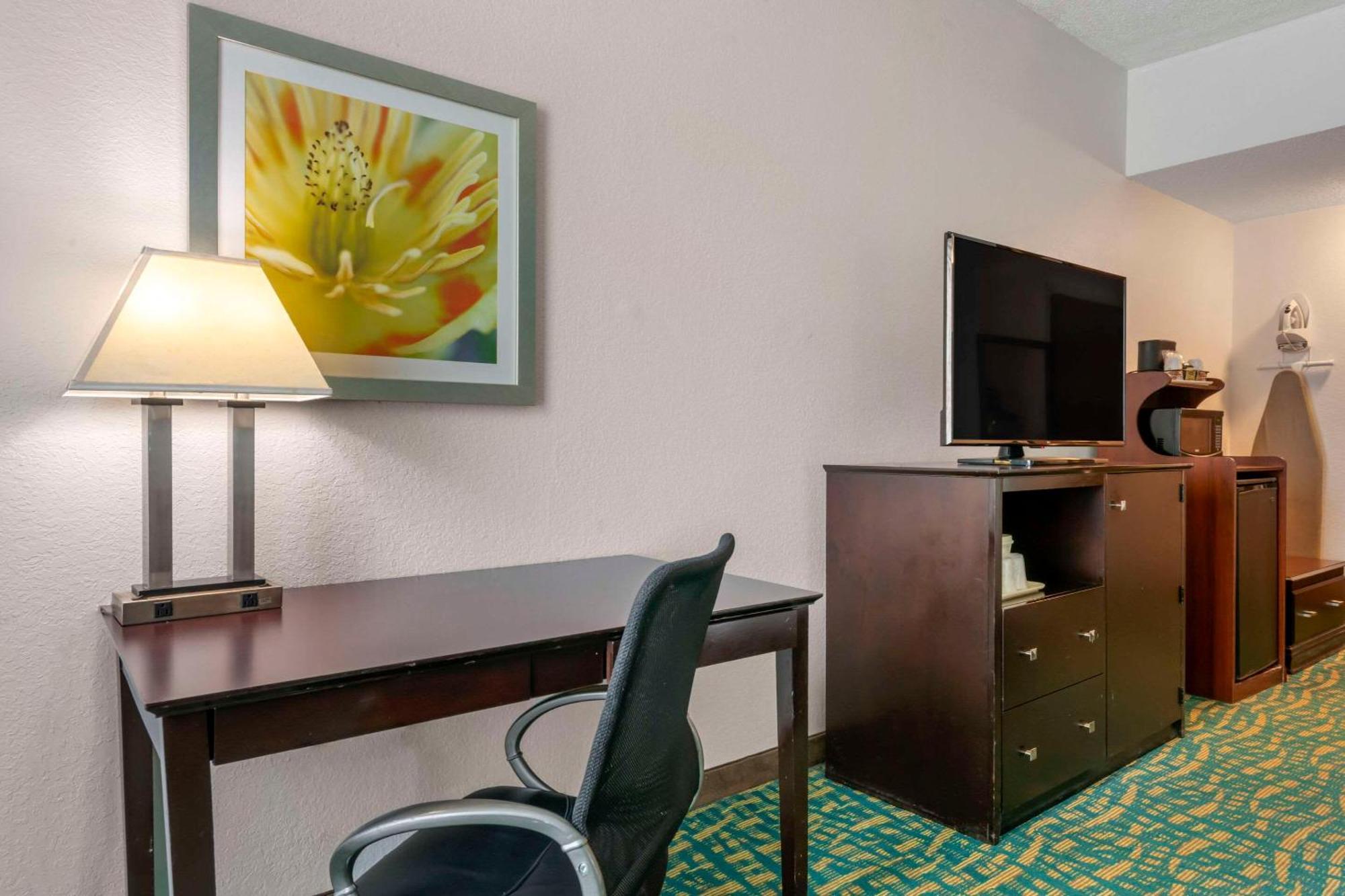 Comfort Inn & Suites Fort Lauderdale West Turnpike Lauderdale Lakes Bagian luar foto